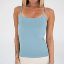 Regata Fitness Feminina em Poliamida – Alça Fina, Caimento Slim e Conforto Premium